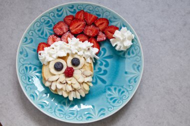 Çocuk kahvaltı için Santa gözleme