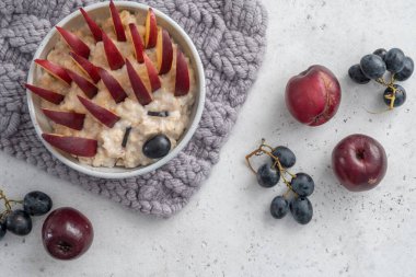 Kirpi lapası yulaf ezmesi kahvaltısı.