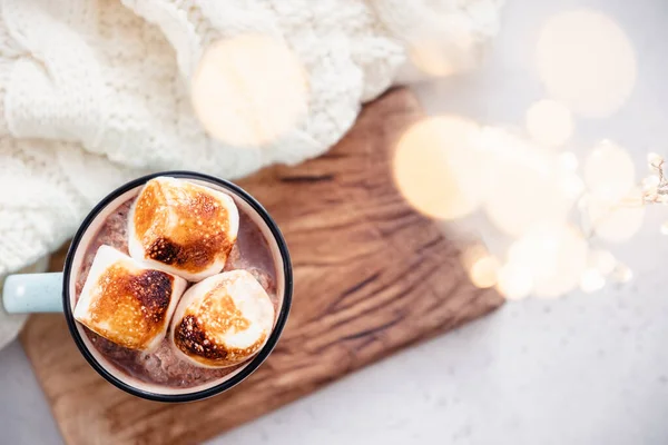 Horká čokoláda s praženým marshmallow — Stock fotografie