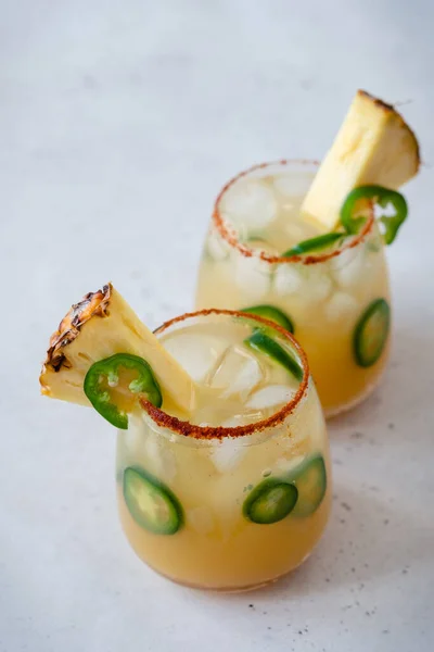 Piña a la parrilla con helado — Foto de Stock