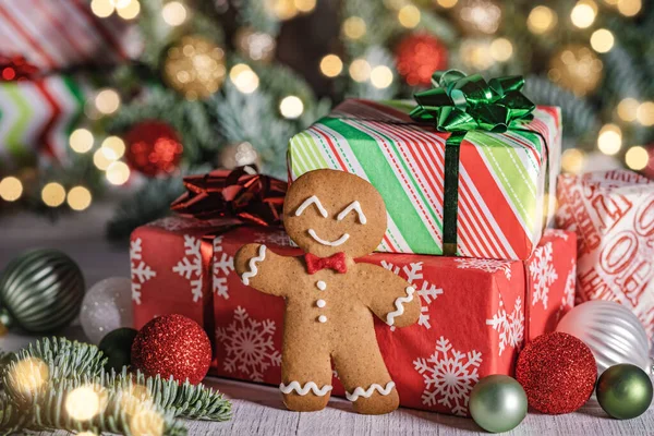 Natale uomo pan di zenzero e confezione regalo — Foto Stock
