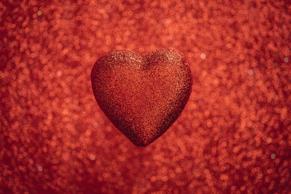 Hintergrund zum Valentinstag. Flache Lage, Draufsicht auf rote Herzen — Stockfoto