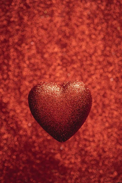 Dia dos Namorados fundo. Deitado plano, vista superior de corações vermelhos — Fotografia de Stock