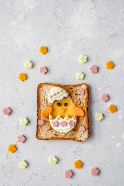 Easter egg in the hole toast with chick — Stock Photo, Image