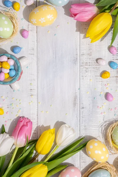 Happy easter background with bunnies, eggs, flower — Stock Photo, Image