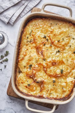 Kremalı ve peynirli patates graten