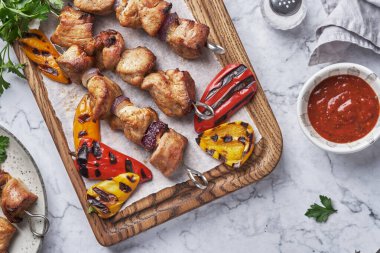 Izgara domuz kebabı.