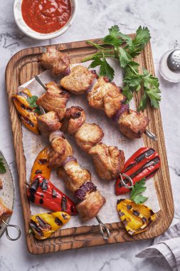 Izgara domuz kebabı.