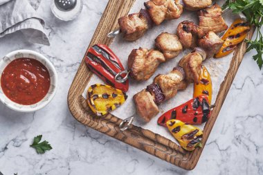 Izgara domuz kebabı.