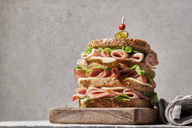 Taze kulüp sandviçi