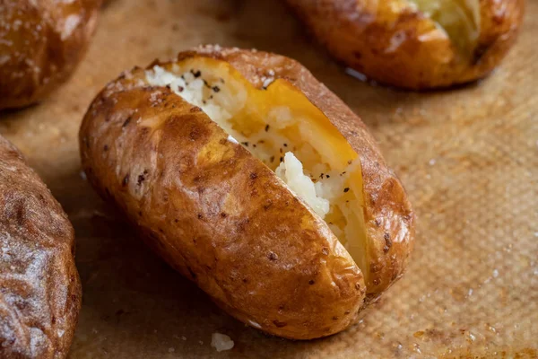Warme boterham gebakken aardappelen — Stockfoto