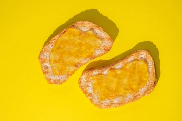 Toast mit Orangenmarmelade — Stockfoto