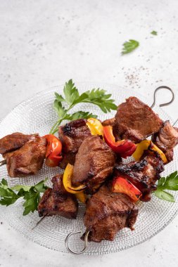 Biberli ızgara domuz kebabı.