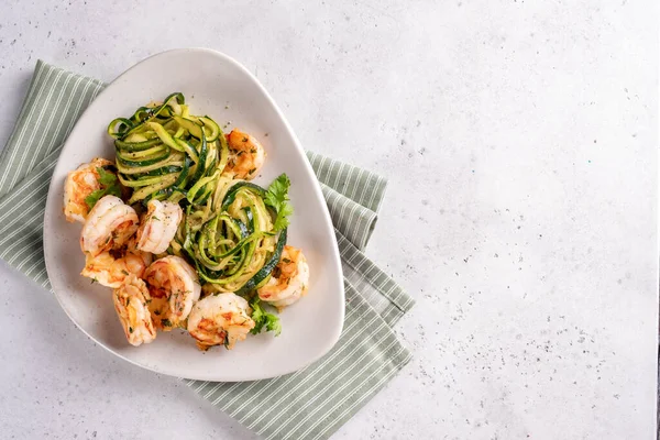 Salade d'été avec pastèque, menthe, concombre et fromage feta — Photo