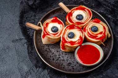 Cadılar Bayramı 'nda Canavar Kanlı Göz. Muzlu krep.