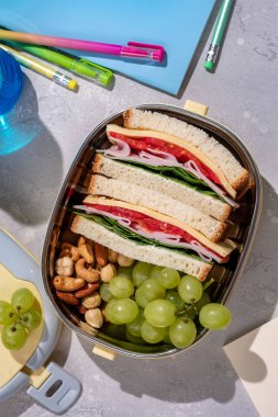 Sandviçli sağlıklı beslenme çantası.