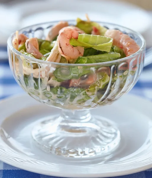 Salát s garnáty a avokádem — Stock fotografie