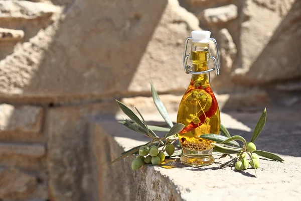 Ароматическое оливковое масло — стоковое фото