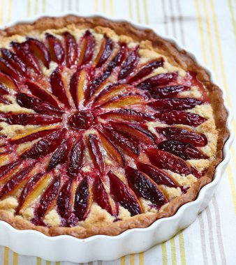 tarta de ciruelas y almendra
