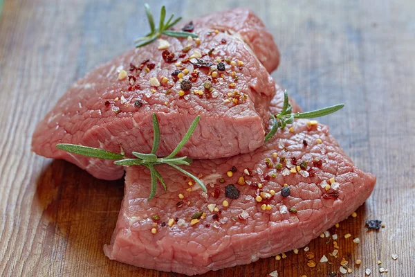 Carne de ternera cruda —  Fotos de Stock