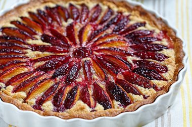 tarta de ciruelas y almendra