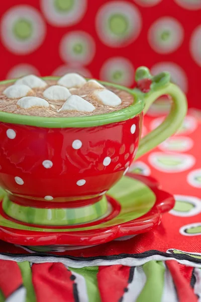 Tasses rouges au chocolat chaud — Photo