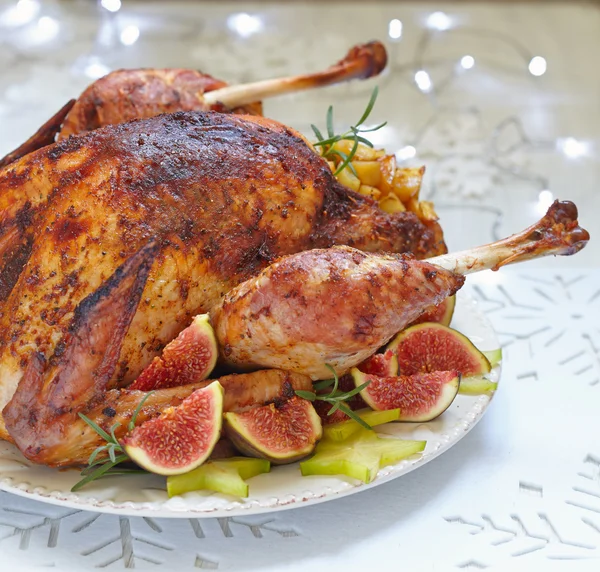 Roasted turkey with fruits — Stock Photo, Image