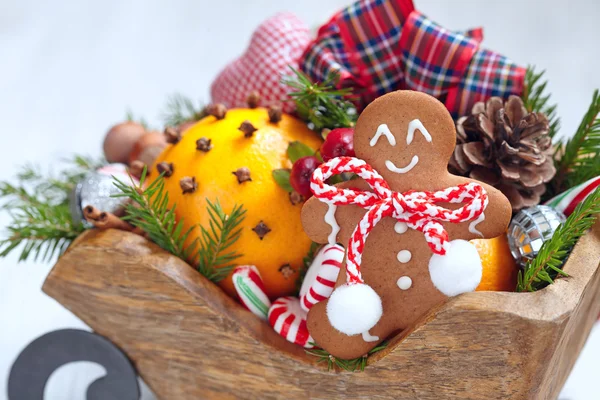 Zencefilli kurabiye adam ile Noel atlı kızak — Stok fotoğraf