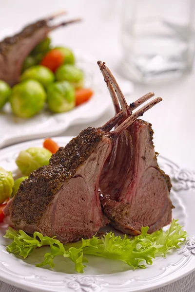 Lamb chops with vegetables — Stock Photo, Image