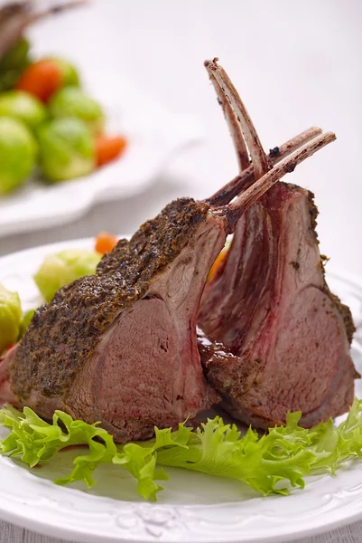 Lamb chops with vegetables — Stock Photo, Image