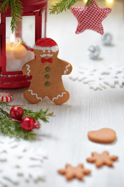 Décorations de Noël avec biscuit au pain d'épice homme — Photo