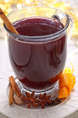 Noel baharatlar ile sıcak mulled şarap