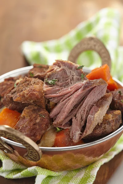 Guisado de carne irlandês caseiro com cenouras — Fotografia de Stock