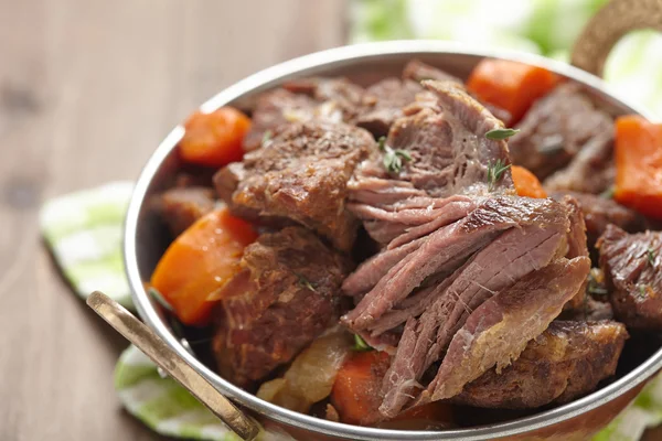 Guisado de carne irlandês caseiro com cenouras — Fotografia de Stock