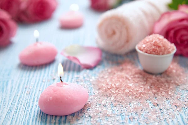 Close-up of candles and flowers — Stock Photo, Image