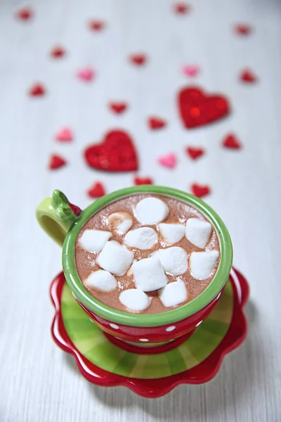 Warme chocolademelk voor dag van de Valentijnskaart — Stockfoto