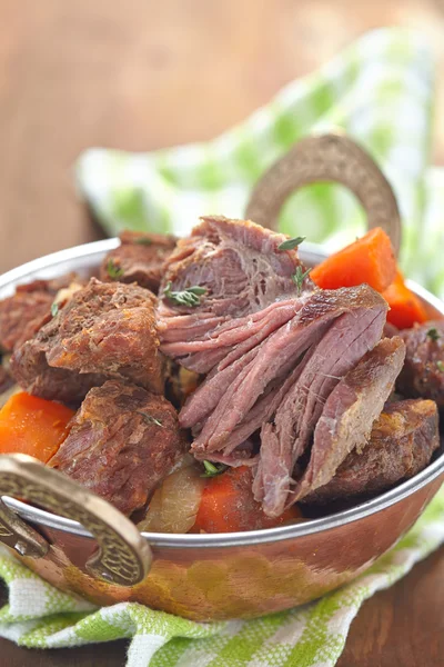 Guisado de carne irlandês caseiro com cenouras — Fotografia de Stock