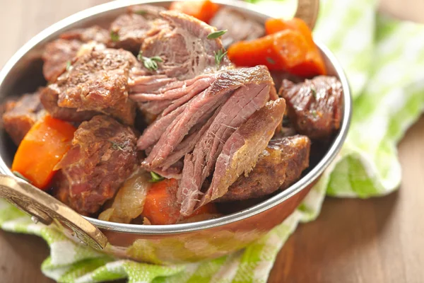 Домашнє ірландський яловичина тушковане м'ясо з моркви — стокове фото