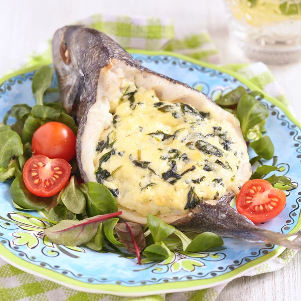 Dorada rellena de espinacas —  Fotos de Stock