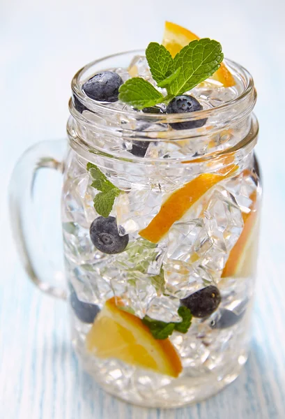 Agua con sabor a fruta —  Fotos de Stock