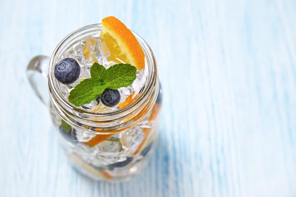 Agua con sabor a fruta —  Fotos de Stock