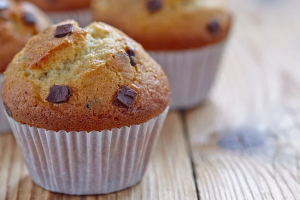 Muffin alla vaniglia con gocce di cioccolato — Foto Stock
