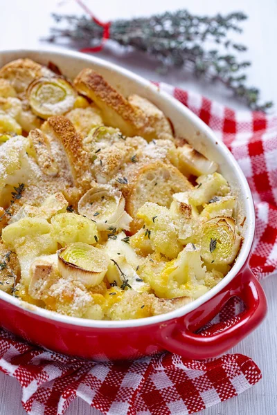 Casserole avec chou-fleur — Photo