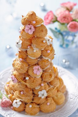 Güllü Croquembouche