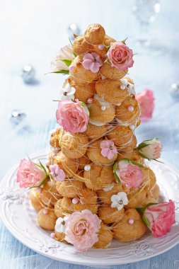Güllü Croquembouche