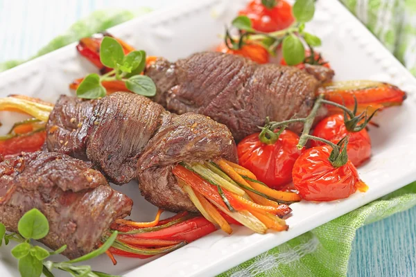 Rollos de carne con verduras — Foto de Stock