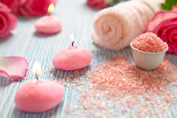 Close-up of candles and flowers — Stock Photo, Image