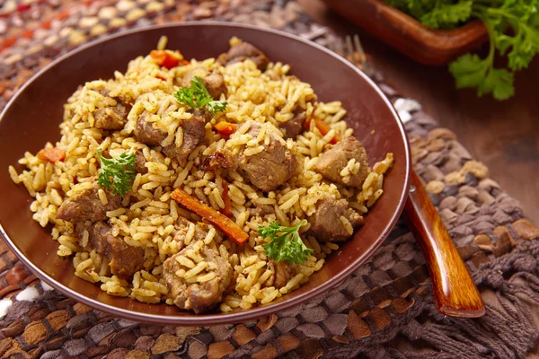 Pilaf dengan daging dan sayuran — Stok Foto