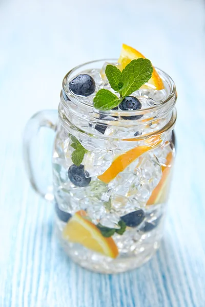 Wasser mit Fruchtgeschmack — Stockfoto