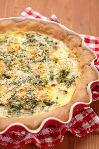 Pie with spinach and salmon — Stock Photo, Image